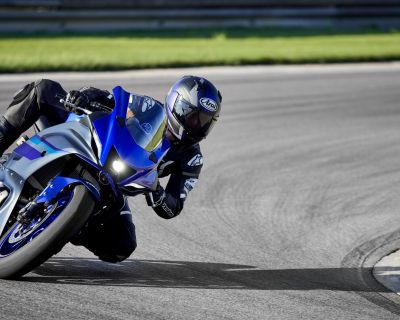 2024-Yamaha-YZF700R7-EU-Icon_Blue-Action-005-03