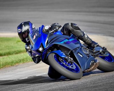 2024-Yamaha-YZF700R7-EU-Icon_Blue-Action-006-03
