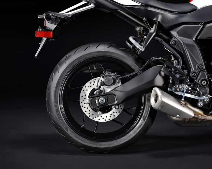 Jantes SpinForged e pneus Bridgestone Battlax Hypersport s23